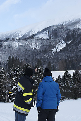 포토 JPG 해외이미지 계절 겨울 산 사람없음 추위 긴급 구출 사건 서리 알프스 폭설 헬프 눈내림 겨울풍경 해외포토 유럽 눈_날씨 풍경 도움 자연재해 파일형식 이미지허브