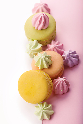 포토 JPG 해외이미지 디저트 실내 사람없음 달콤 흰배경 마카롱 머랭 분홍색배경 해외포토 음식 분홍색 백그라운드 내부 흰색 맛 파일형식 이미지허브