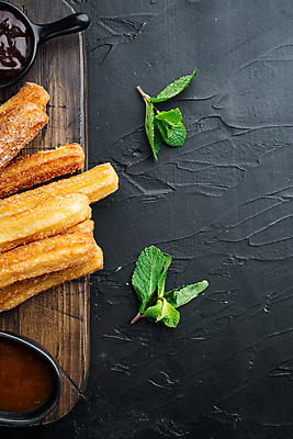 포토 JPG 해외이미지 그릇 백그라운드 사람없음 초콜릿 튀김 달콤 설탕 허브 꿀 나무도마 츄러스 해외포토 식물 식기 음식 디저트 도마 목재 맛 파일형식 이미지허브