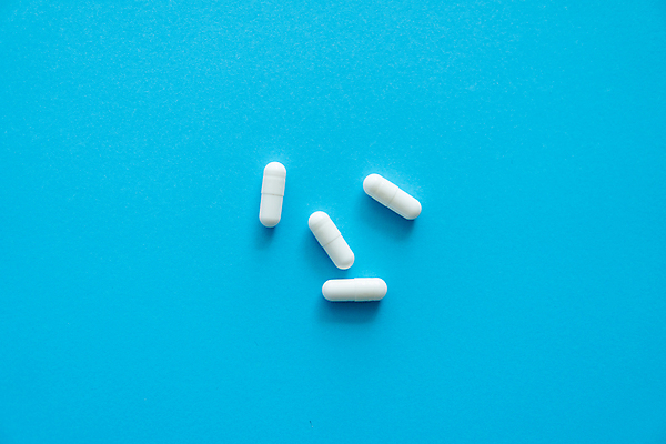 포토 JPG 해외이미지 백그라운드 건강 사람없음 알약 약 파란배경 비타민제 카피스페이스 해외포토 의학 파란색 공백 비타민 파일형식 이미지허브