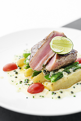 포토 JPG 해외이미지 접시 아시아 음식 감자 건강 어류 스테이크 요리 동양인 사람없음 신선 발표 우아함 참치 머스터드 크림 심플 캄보디아 후추 스타일 세련 해외포토 식기 나라 컨셉 채소 서양음식 인종 수중동물 소스_음식 향신료 파일형식 이미지허브