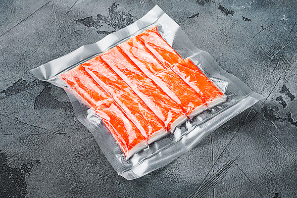 포토 JPG 해외이미지 식재료 회색배경 실내 사람없음 신선 맛살 비닐포장 진공 진공포장 해외포토 음식 백그라운드 포장 내부 회색 파일형식 이미지허브