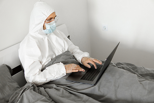 포토 JPG 해외이미지 라이프스타일 장갑 인터넷 비즈니스 통신 주택 가면 안전 사람 정장 성인 사람없음 노트북 컴퓨터 약 공책 고통 작업 호흡기관 바이러스 보호 질병 위험 감염 고립 전염병 해외포토 잡화 옷 감정 컨셉 의학 문구용품 건물 생활 전자제품 장기_의학 파일형식 이미지허브