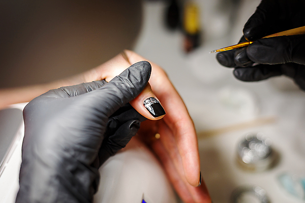 포토 JPG 해외이미지 백인 직업 손 디자인 실루엣 장갑 손가락 사람없음 옆모습 치료 장식 뷰티 상점 기계 기구 업무 못 매끈함 손톱관리 자르기 고객 광택 프라하 손질 기어 순서 돌봄 삽입 해외포토 서양인 잡화 뷰포인트 의학 모션 촬영기법 신체부위 공구 작업 감각 네일아트 체코 파일형식 이미지허브