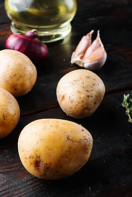 포토 JPG 해외이미지 식재료 검은배경 감자 실내 사람없음 해외포토 백그라운드 채소 내부 검은색 파일형식 이미지허브