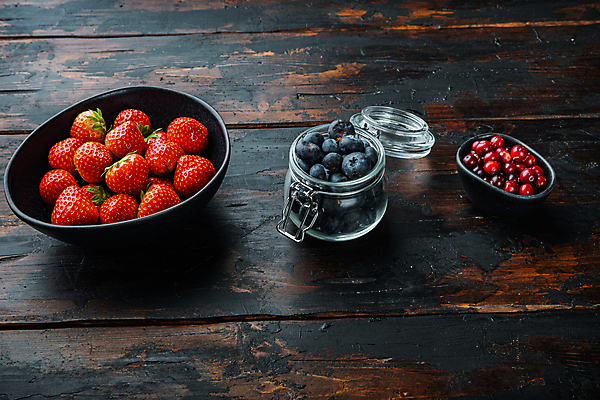 포토 JPG 해외이미지 그릇 딸기 유리병 사람없음 빨간색 블루베리 크랜베리 해외포토 식기 열매 컬러 과일 병_용기 파일형식 이미지허브