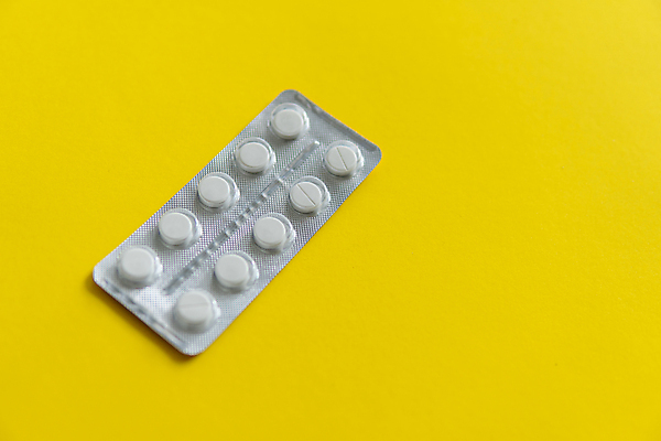 포토 JPG 해외이미지 백그라운드 포장 건강 사람없음 알약 약 은박지 노란배경 비타민제 카피스페이스 해외포토 의학 노란색 공백 비타민 파일형식 이미지허브