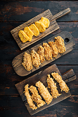 포토 JPG 해외이미지 조각 패스트푸드 요리 사람없음 치킨 튀김 나무도마 치킨너겟 텐더 해외포토 음식 도마 목재 인스턴트 닭고기요리 파일형식 이미지허브