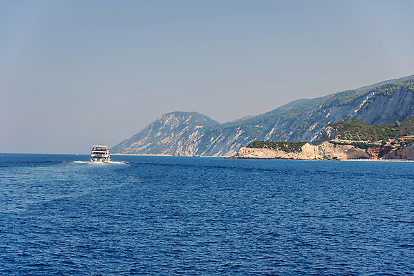 포토 JPG 해외이미지 라이프스타일 유럽 모래 파도 바다 섬 여행 자연 휴가 휴식 해변 사람없음 야외 물 파란색 여행객 항구 크루즈 지중해 그리스 즐거움 휴양지 그리스인 이국적 터키석 파라다이스 해외포토 자연요소 서양인 감정 나라 컬러 컨셉 배_교통 교통시설 사람 생활 장소 보석 생태계 파일형식 이미지허브
