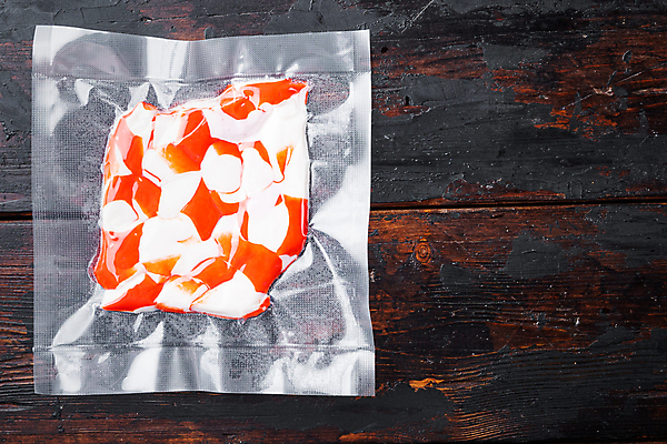 포토 JPG 해외이미지 식재료 실내 사람없음 하이앵글 신선 맛살 비닐포장 진공 카피스페이스 나무배경 진공포장 해외포토 음식 뷰포인트 백그라운드 포장 내부 공백 파일형식 이미지허브