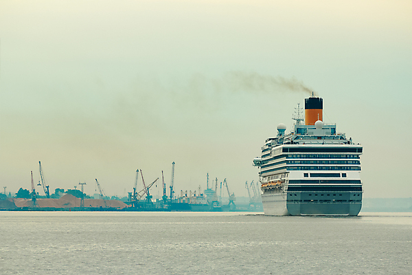 포토 JPG 해외이미지 주간 바다 항해 사람없음 야외 큼 유람선 크루즈 해외포토 자연요소 배_교통 크기 파일형식 이미지허브