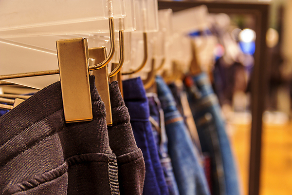 포토 JPG 해외이미지 라이프스타일 드레스 옷 비즈니스 바지 실내 집게 사람없음 목재 유행 세일 상점 금속 장비 코트 흰색 직물 시장 고급 옷걸이 디자이너 쇼핑몰 오브젝트 어깨 쇼 소매 내추럴 매각 신발장 스타일 해외포토 나무 직업 컬러 컨셉 재료 재질 하의 내부 생활 신체부위 외투 파일형식 이미지허브