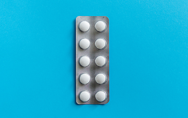 포토 JPG 해외이미지 백그라운드 포장 건강 사람없음 알약 약 은박지 파란배경 비타민제 카피스페이스 해외포토 의학 파란색 공백 비타민 파일형식 이미지허브