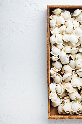 포토 JPG 해외이미지 실내 사람없음 이탈리아음식 흰배경 라비올리 카피스페이스 해외포토 백그라운드 서양음식 내부 공백 흰색 파일형식 이미지허브