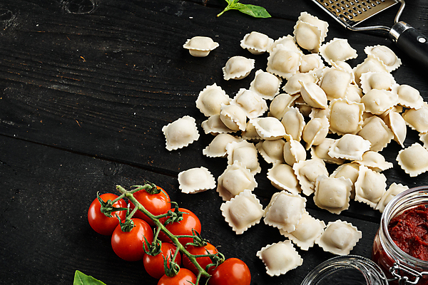 포토 JPG 해외이미지 검은배경 실내 사람없음 이탈리아음식 라비올리 카피스페이스 해외포토 백그라운드 서양음식 내부 검은색 공백 파일형식 이미지허브