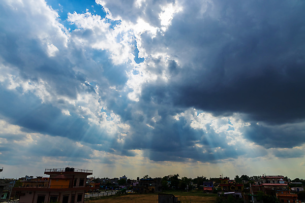 포토 JPG 해외이미지 구름 감정 백그라운드 모션 자연 하늘 바람 날씨 사람없음 야외 가로 파란색 빛 햇빛 태양 일출 맑음 자유 광선 시간 분위기 예측 폭풍 천국 솜털 염원 폭풍우 해외포토 자연요소 컬러 컨셉 노을 비_날씨 자연재해 생태계 파일형식 이미지허브