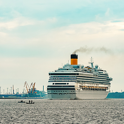 포토 JPG 해외이미지 주간 실루엣 바다 항해 여러명 성인 야외 큼 돛단배 유람선 크루즈 성인만 해외포토 자연요소 다수 배_교통 촬영기법 사람 크기 파일형식 이미지허브