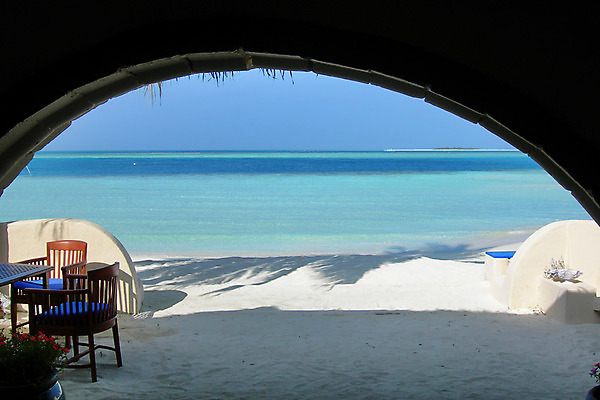 포토 JPG 해외이미지 라이프스타일 바다 섬 여행 컨셉 의자 자연 호텔 휴가 휴식 따뜻함 손바닥 사람없음 항구 맑음 기쁨 투명 휴게실 휴양지 이국적 터키석 파라다이스 해외포토 손 감정 가구 교통시설 숙소 날씨 생활 장소 보석 생태계 파일형식 이미지허브