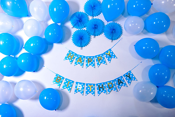 포토 JPG 해외이미지 손 기념일 행복 어린이 백그라운드 탁자 기념 안테나 선물 이벤트 사람없음 장식 파란색 단어 빛 컬러풀 숫자 파티 축제 놀람 축하 생일 정상 편지 은박지 책상 바쁨 꽃가루 풍선 헬륨 해외포토 문자 감정 컬러 가구 컨셉 통신 표정 사람 신체부위 원소 가루 파일형식 이미지허브