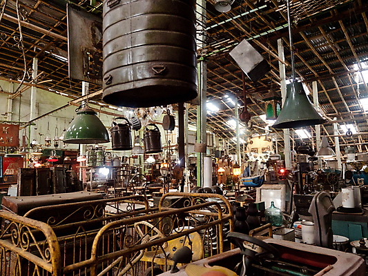 포토 JPG 해외이미지 문화 거리 사람없음 내부 세일 상점 금속 수확 골동품 램프 역사 시장 수집 창고 오브젝트 복고 수납 구식 옛날 해외포토 농업 재질 조명 파일형식 이미지허브