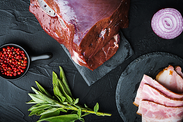 포토 JPG 해외이미지 검은배경 사람없음 소고기 베이컨 후추 소간 적양파 해외포토 백그라운드 양파 육류 돼지고기 검은색 향신료 파일형식 이미지허브