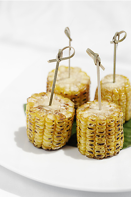 포토 JPG 해외이미지 접시 음식 백그라운드 채소 부분 탁자 건강 옥수수 사람없음 노란색 식당 흰색 클래식 먹기 유기농 심플 채식주의자 타파스 비건 해외포토 식기 웰빙 컬러 가구 컨셉 모션 곡류 상점 애피타이저 채식 파일형식 이미지허브