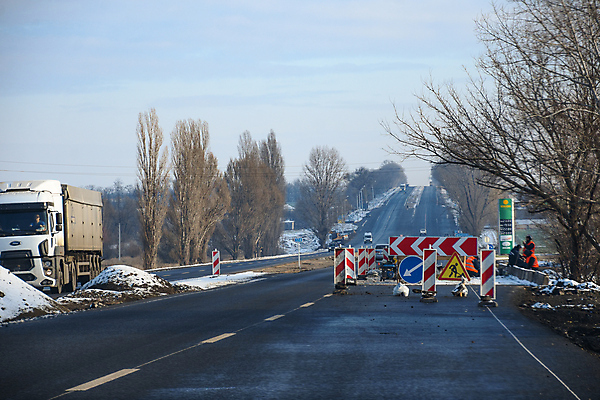 포토 JPG 해외이미지 산업 도로 오렌지 자동차 거리 매달리기 경고 안전 사람없음 야외 건물 빨간색 울타리 도시 업무 그물 횡단보도 수리 닫기 위험 장애물 땅 오브젝트 사인 통로 도로표지판 공포 옛날 주목 콘크리트 해외포토 건축물 길 육상교통 컬러 컨셉 과일 교통시설 모션 담장 작업 표지판 보행로 파일형식 이미지허브