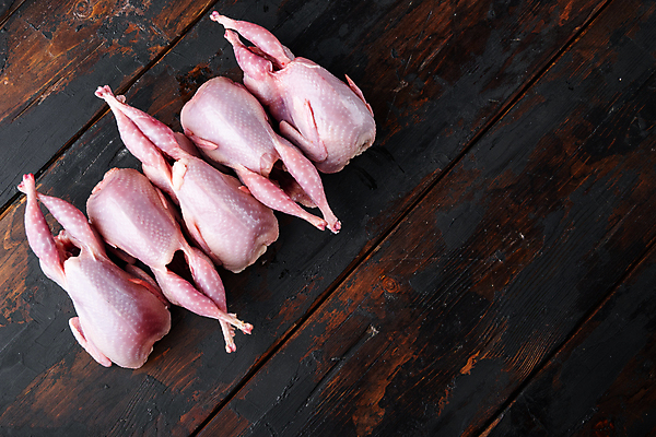 포토 JPG 해외이미지 식재료 실내 생고기 육류 사람없음 일렬 메추리 카피스페이스 나무배경 해외포토 백그라운드 내부 공백 파일형식 이미지허브