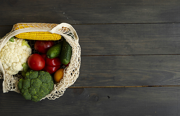 포토 JPG 해외이미지 토마토 오이 파프리카 실내 옥수수 사람없음 하이앵글 자연보호 그린캠페인 브로콜리 에코 친환경 담기 친환경제품 컬리플라워 카피스페이스 제로웨이스트 나무배경 네트백 해외포토 캠페인 뷰포인트 백그라운드 채소 가방 모션 자연 곡류 내부 환경 공백 보호 사회이슈 파일형식 이미지허브