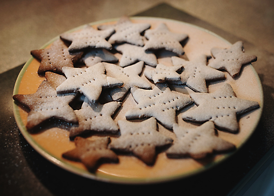 포토 JPG 해외이미지 음식 크리스마스 디저트 사람없음 쿠키 케이크 식사 소리 빵집 흰색 신선 달콤 맛 아침식사 설탕 굽기 보케 블러 페스츄리 핸드메이드 해외포토 기념일 빵 컬러 컨셉 상점 구이 파일형식 이미지허브