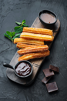 포토 JPG 해외이미지 그릇 백그라운드 사람없음 초콜릿 튀김 달콤 설탕 허브 꿀 나무도마 츄러스 해외포토 식물 식기 음식 디저트 도마 목재 맛 파일형식 이미지허브