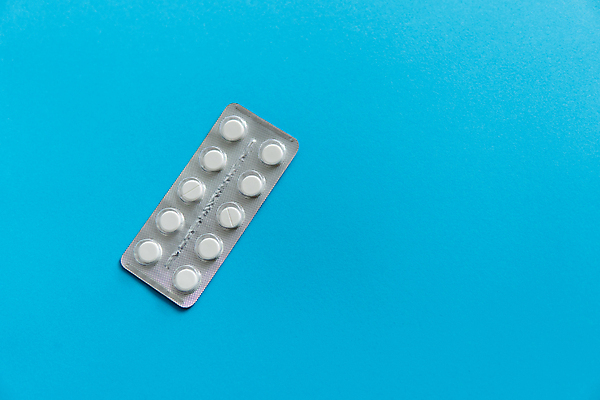 포토 JPG 해외이미지 백그라운드 포장 건강 사람없음 알약 약 은박지 파란배경 비타민제 카피스페이스 해외포토 의학 파란색 공백 비타민 파일형식 이미지허브