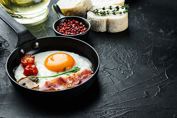 포토 JPG 해외이미지 음식 빵 채소 고추 사람없음 계란 버섯 프라이팬 계란프라이 계란요리 브런치 양송이 베이컨 해외포토 주방용품 돼지고기 요리 알 식사 파일형식 이미지허브