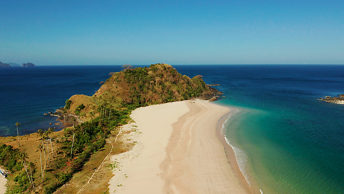 포토 JPG 해외이미지 나무 아시아 모래 바다 섬 여행 백그라운드 자연 하늘 휴가 휴식 손바닥 풍경 사람없음 야외 물 파란색 야자수 태양 맑음 침묵 흰색 휴양지 스카이라인 석호 조감도 터키석 파라다이스 해외포토 자연요소 식물 손 나라 컬러 컨셉 날씨 소리 장소 보석 생태계 파일형식 이미지허브