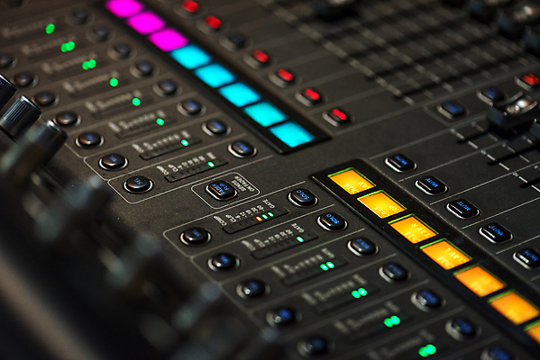 포토 JPG 해외이미지 손 음악 백그라운드 버튼 미술 사람없음 빛 디지털 소리 콘서트 장비 무대 기구 공구 판넬 엔지니어 역 믹서 마이크 라디오 쇼 오디오 방송 동영상 목소리 관리자 멀티 블러 섞기 선로 작곡가 제어 조율 채널 프로듀서 프로세서 플레이어 생존 스타일 해외포토 직업 음향기기 교통시설 문화예술 신체부위 전자제품 공연 음악가 도구 기술자 파일형식 이미지허브