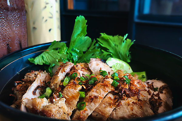 포토 JPG 해외이미지 전통 아시아 문화 음식 백그라운드 젓가락 밥 건강 육류 돼지고기 요리 동양인 사람없음 일본 식사 저녁식사 튀김 흰색 신선 뜨거움 사발 그릴 굽기 점심식사 일본음식 해외포토 나라 컬러 식재료 주방용품 수저 인종 사기그릇 구이 파일형식 이미지허브