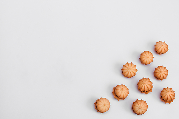 포토 JPG 해외이미지 배너 음식 백그라운드 탁자 디저트 건강 사람없음 갈색 노란색 쿠키 우주 어둠 빵집 에너지 흰색 대접 신선 그룹 플랫 달콤 맛 아침식사 정상 설탕 굽기 흰배경 칼로리 모음 고립 부스러기 페스츄리 핸드메이드 해외포토 빵 컬러 가구 컨셉 한글 상점 식사 구이 파일형식 이미지허브