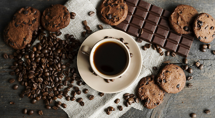 포토 JPG 해외이미지 커피 회색배경 사람없음 하이앵글 쿠키 커피잔 천 컵받침 나무탁자 해외포토 음료 뷰포인트 백그라운드 탁자 디저트 잔 회색 직물 받침대 파일형식 이미지허브