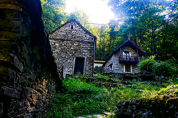 포토 JPG 해외이미지 전통 벽 건축양식 자연 산 주택 굴뚝 풍경 사람없음 건물 마을 환경 계곡 힘 하이킹 회색 골동품 발코니 바위 시골 거친 오두막 스위스 질감 날것 알프스 내추럴 옛날 화강암 해외포토 건축물 건축 유럽 컬러 레저 암석 돌_바위 생태계 파일형식 이미지허브
