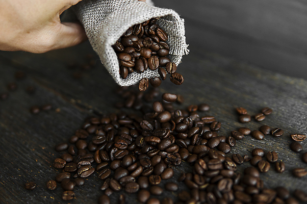 포토 JPG 해외이미지 커피 실내 사람없음 원두 나무탁자 커피자루 해외포토 음료 탁자 내부 자루 파일형식 이미지허브