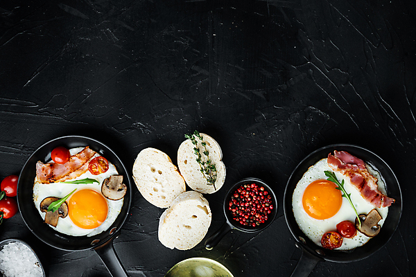 포토 JPG 해외이미지 음식 빵 채소 방울토마토 사람없음 하이앵글 계란 버섯 프라이팬 계란프라이 계란요리 허브 브런치 양송이 베이컨 해외포토 식물 뷰포인트 토마토 주방용품 돼지고기 요리 알 식사 파일형식 이미지허브