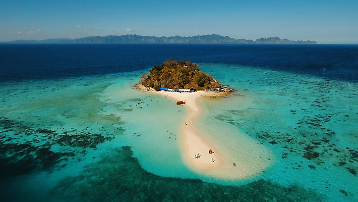 포토 JPG 해외이미지 아시아 모래 바다 섬 여행 자연 하늘 휴가 휴식 산 안테나 손바닥 풍경 사람없음 야외 초록색 물 여름 파란색 모래사장 뷰티 여행객 흰색 만 암초 석호 이국적 조감도 터키석 파라다이스 해외포토 자연요소 손 계절 나라 컬러 컨셉 통신 사람 보석 생태계 파일형식 이미지허브