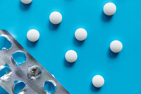 포토 JPG 해외이미지 백그라운드 포장 건강 사람없음 알약 약 은박지 파란배경 비타민제 카피스페이스 해외포토 의학 파란색 공백 비타민 파일형식 이미지허브