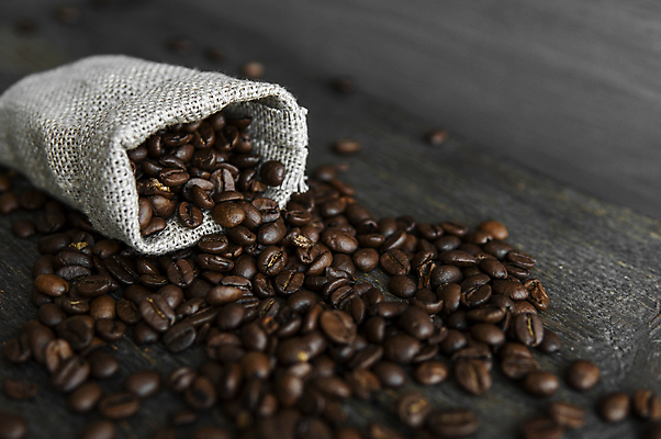 포토 JPG 해외이미지 커피 실내 사람없음 원두 나무탁자 커피자루 해외포토 음료 탁자 내부 자루 파일형식 이미지허브