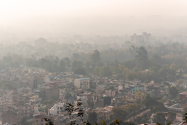 포토 JPG 해외이미지 구름 아시아 여행 이동 건축양식 창문 거리 아파트 주택 안테나 파노라마 동양인 풍경 사람없음 건물 파란색 도시풍경 세계 믿음 계곡 성장 도시 가난 발사 언덕 서식 네팔 문제 타운 갸우뚱 리빙 드론 인구 카트만두 많음 해외포토 자연요소 건축물 건축 감정 나라 컬러 컨셉 통신 모션 촬영기법 인종 파일형식 이미지허브