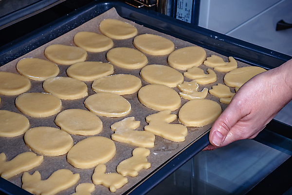 포토 JPG 해외이미지 손 음식 빵 크리스마스 탁자 부활절 주택 피자 요리 사람없음 쿠키 케이크 주방 빵집 굽기 준비 반죽 만들기 롤 레시피 시트 밀가루반죽 제빵사 페스츄리 핸드메이드 해외포토 직업 기념일 가구 모션 디저트 패스트푸드 서양음식 건물 신체부위 상점 구이 파일형식 이미지허브