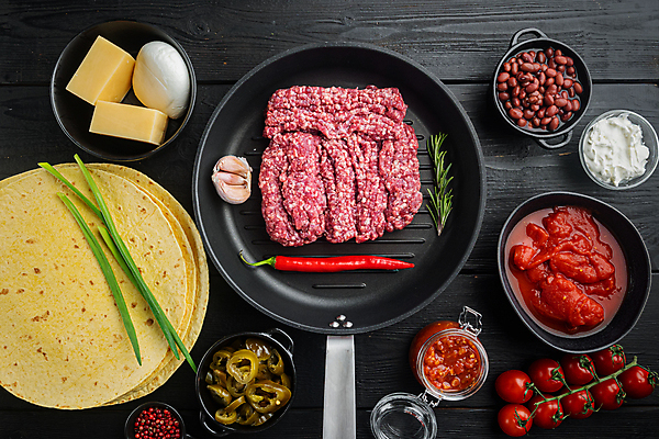 포토 JPG 해외이미지 식재료 검은배경 치즈 콩 실내 샌드위치 사람없음 프라이팬 준비 멕시코음식 다진고기 살사소스 토르티야 다짐육 케사디야 해외포토 음식 백그라운드 주방용품 유제품 곡류 서양음식 육류 내부 검은색 소스_음식 파일형식 이미지허브