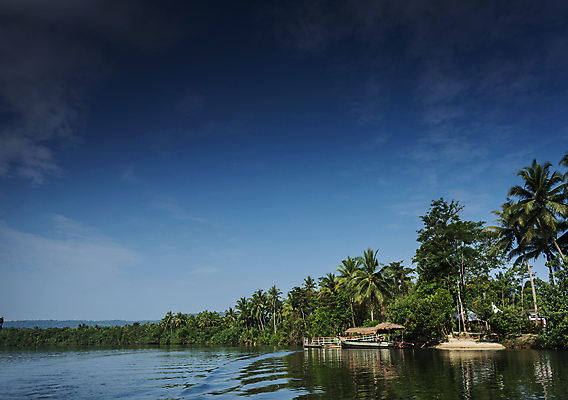 포토 JPG 해외이미지 전통 아시아 교통시설 자연 손바닥 동양인 풍경 사람없음 목재 초록색 물 강 컬러풀 야자수 항구 맑음 시골 보트 작음 캄보디아 지역 멀리 내추럴 해외포토 자연요소 나무 손 나라 컬러 교통 배_교통 재료 날씨 인종 크기 시설 생태계 파일형식 이미지허브
