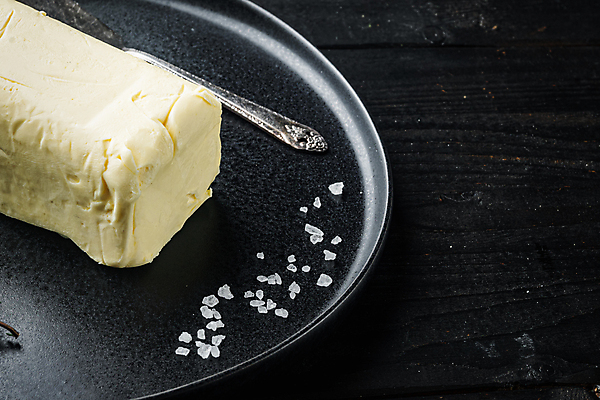 포토 JPG 해외이미지 접시 식재료 검은배경 실내 사람없음 소금 버터 해외포토 식기 백그라운드 내부 검은색 파일형식 이미지허브