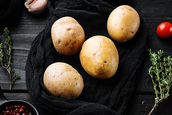 포토 JPG 해외이미지 식재료 검은배경 감자 실내 사람없음 여러개 허브 해외포토 식물 다수 백그라운드 채소 내부 검은색 파일형식 이미지허브